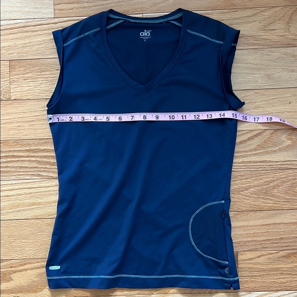 ALO Yoga Fitted Sleeveless Blue Tank Top